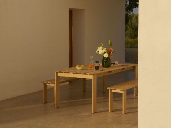 5_assemble-table-220-cm-bench-180-cm-teak-silent-vase-dark-green-raise-carafe-glass-clear-ORG_1.jpg