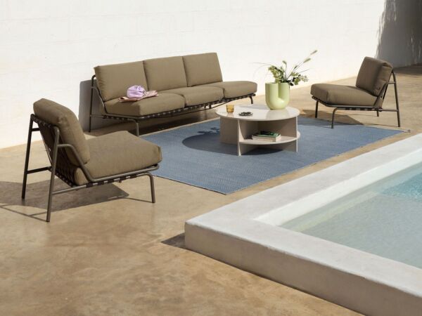 5_editorial-settle-lounge-chair-grey.jpg
