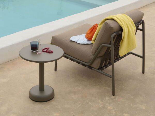 5_settle-lounge-chair-ribbed-weave-5-taupe-linear-steel-side-table-taupe-raise-ORG_1.jpg