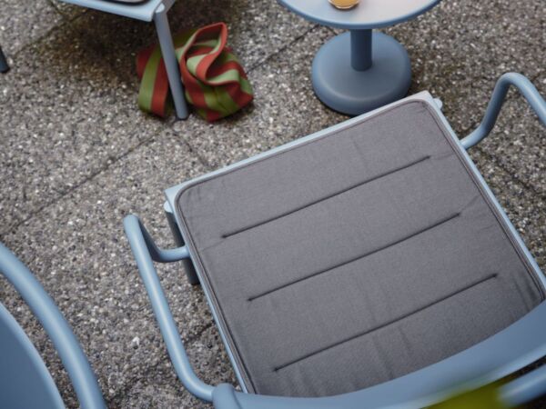 5_linear-steel-lounge-armchair-pale-blue-seat-pad-dark-grey-coffee-table.jpg