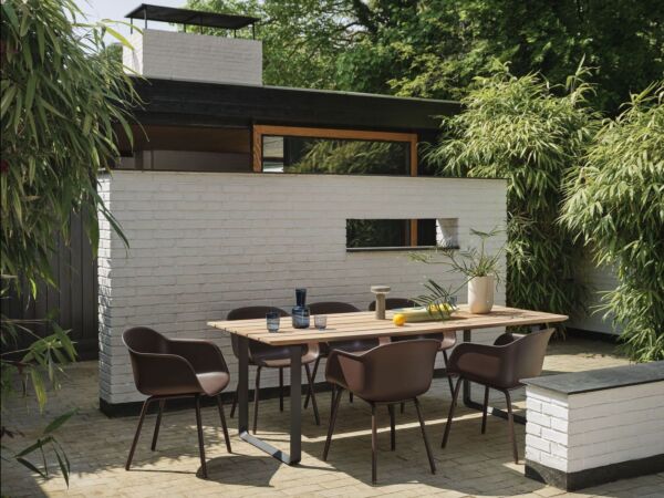 5_70-70-outdoor-sapele-mahogany-anthracite-black-fiber-outdoor-armchair-brown-red-mere-bowl-light-green-kink-raise-ease-muuto-org_1.jpg