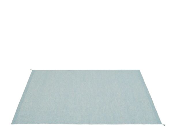 2_Ply-rug-recycled-polyester-200x300-light-blue-angle-muuto-hi-res_8.jpg