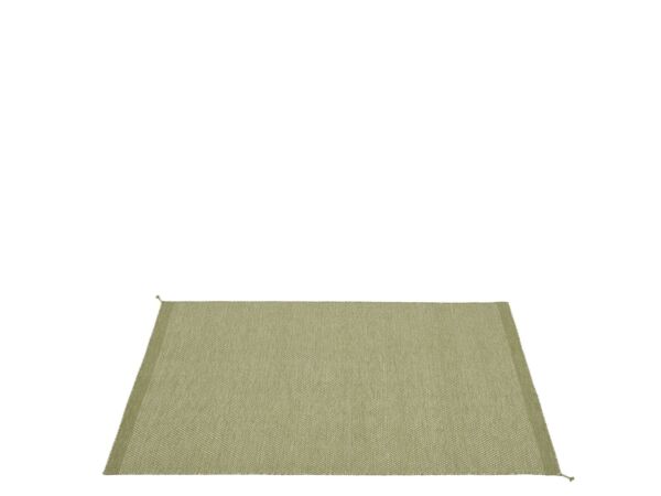 2_Ply-rug-recycled-polyester-170x240-moss-green-angle-muuto-hi-res_8.jpg