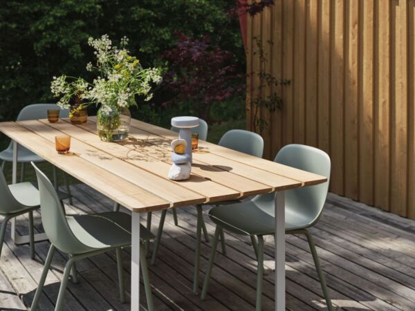5_ease-portable-lamp-light-blue-70-70-outdoor-sapele-mahogany-grey-fiber-side-outdoor-dusty-green-raise-silent-muuto-org_1.jpg