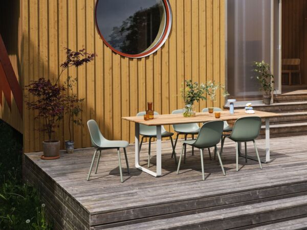5_fiber-outdoor-side-chair-dusty-green-70-70-outdoor-table-sapele-mahogany-grey-raise-ease-silent-muuto-org_1.jpg