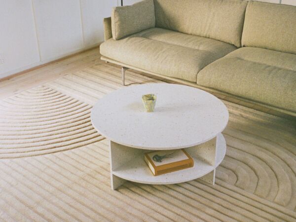 5_Editorial-outline-soft-3-seater-clay-15-halves-off-white-dedicate-floor-relevo-off-white-hi-res.jpg