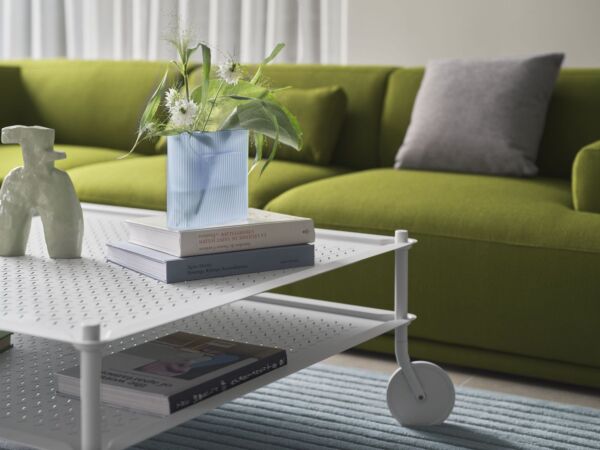 5_Flow-coffee-table-grey-ridge-vase-16-light-blue-frosted-glass-connect-soft-vidar-956-relevo-rug-sage-green-muuto-org_1.jpg
