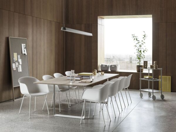 5_Fiber-armchair-white-tube-70-70-solid-oak-white-295x108-linear-pendant-grey-169-flow-trolley-raise-muuto-org_1.jpg