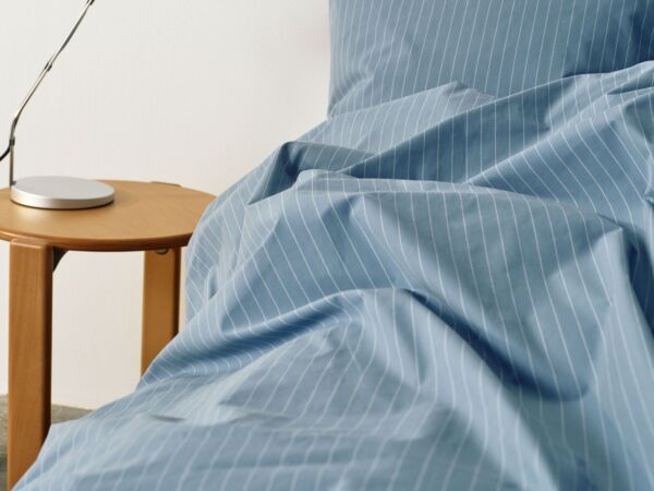 5_Fineline Bedlinen blue_Cupola Desk Lamp clear anodised_9.jpg