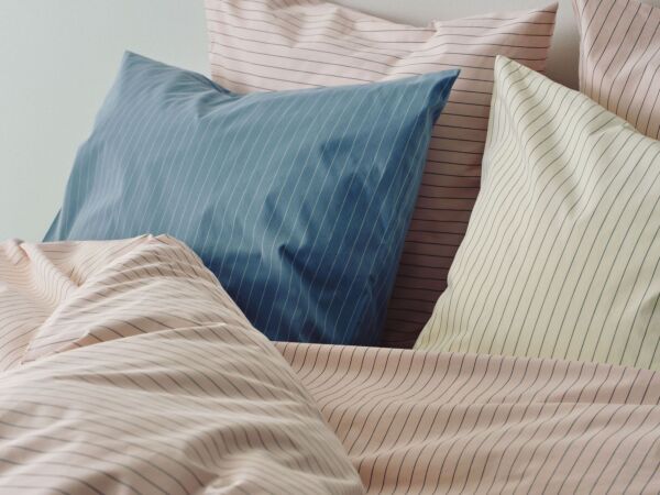5_Fineline Bedlinen soft pink_blue_ivory.jpg