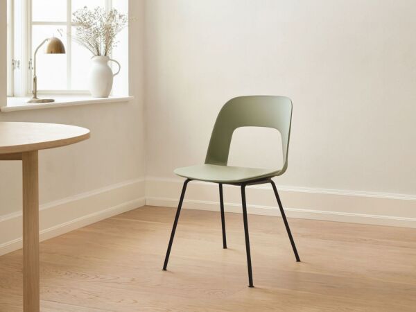 5_Layout Chair02.jpg