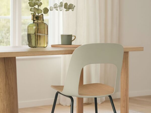 5_Layout Chair03.jpg