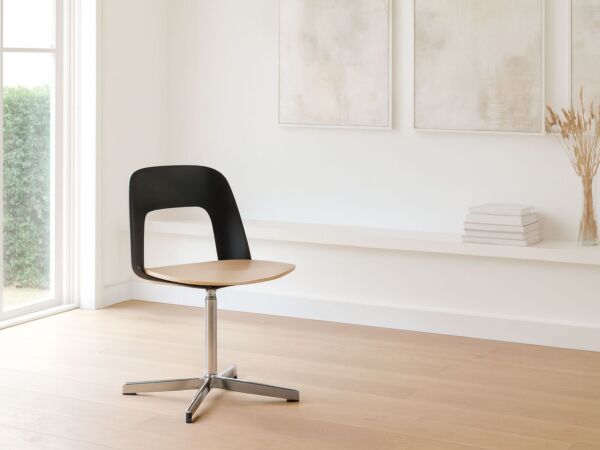5_Layout Chair 01.jpg