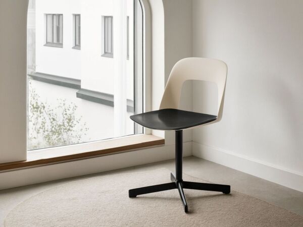 5_Layout Chair03.jpg