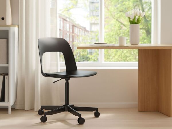 5_Layout Chair 03.jpg