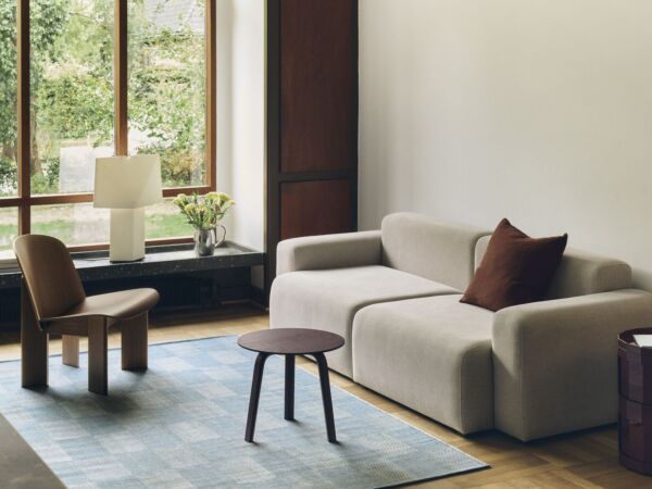5_Mags Low 2,5 Seater comb 1 Overlap 05_Check Rug light blue_Facet Cabinet 20 two doors burgundy_Aplat Table Lamp.jpg