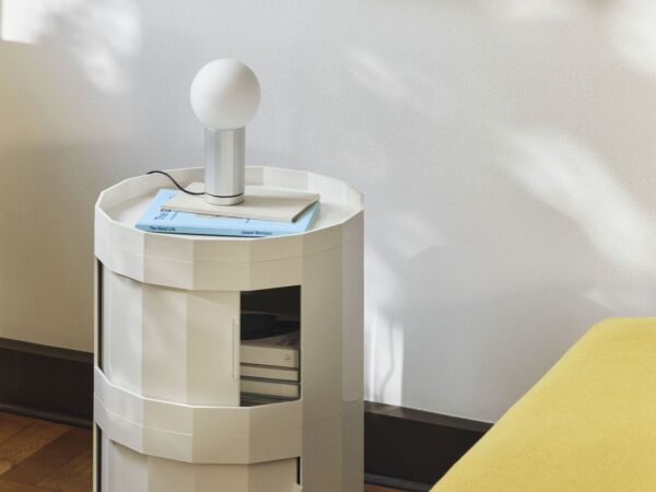 5_Facet Cabinet 20 two doors eggshell_Turn On Table Lamp alu.jpg