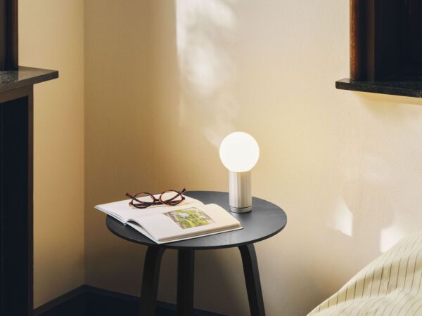5_Bella Coffee Table black_Turn On Table Lamp alu.jpg