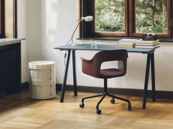 5_CPH 90 Desk smokey blue lino top deep blue base_Layout Armchair 263 bordeaux armshell Remix 373 black base_Cupola Desk Lamp.jpg