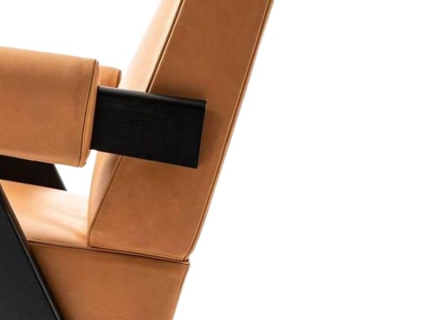 2_zCapitol Complex Armchair02.jpg