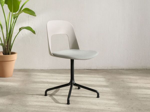5_Layout Chair03.jpg