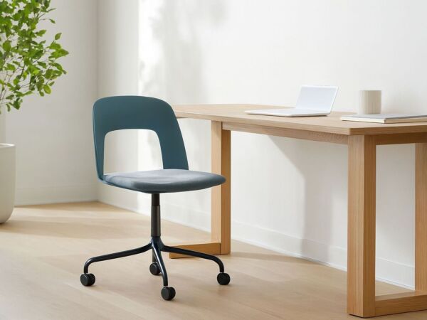 5_Layout Chair04.jpg