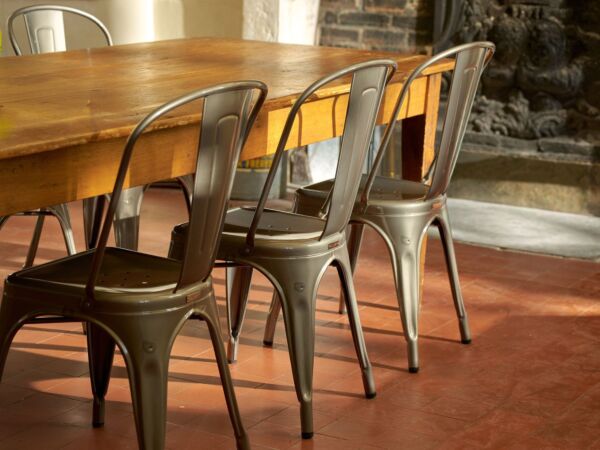 5_Chaise A brut verni ambiance 1.jpg