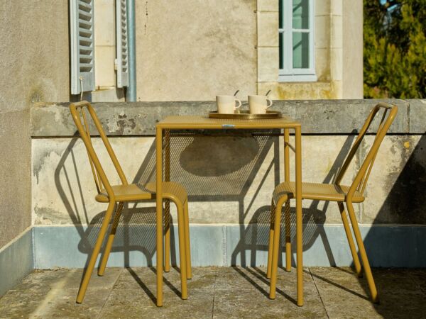 5_Chaise tressée & table café tressée ambiance01.jpg
