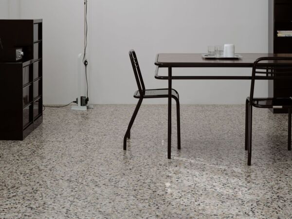 5_Chaise UD04.jpg