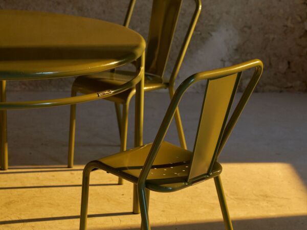 Chaise et table T37 ambiance 1.jpg