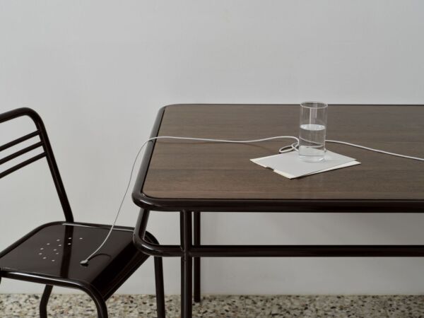 5_Table UD plateau chene teinte noyer.jpg