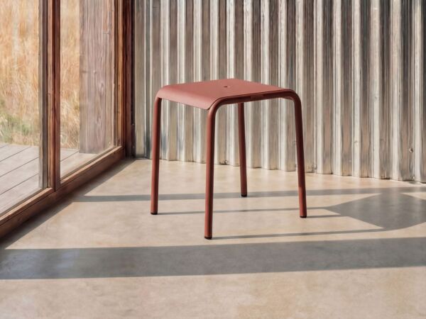 5_Tiptoe_Panorama_Stool_RB_1.jpg
