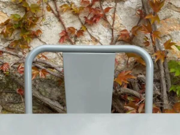 5_Chaise T37e02.jpg