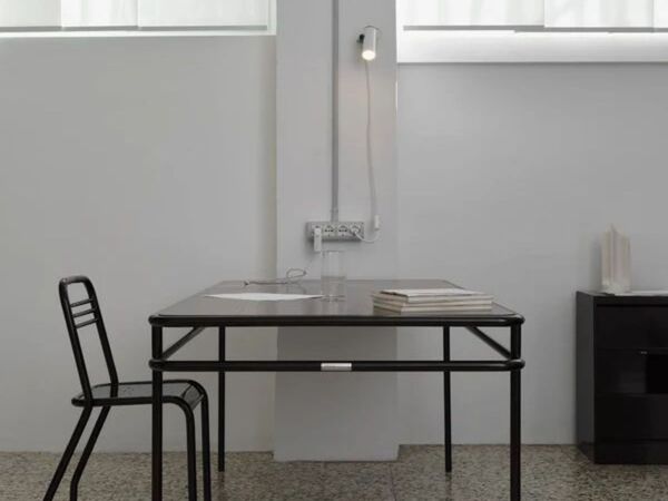 5_Chaise UD 02.jpg