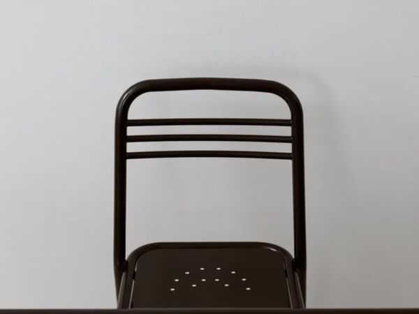 5_Chaise UD 04.jpg