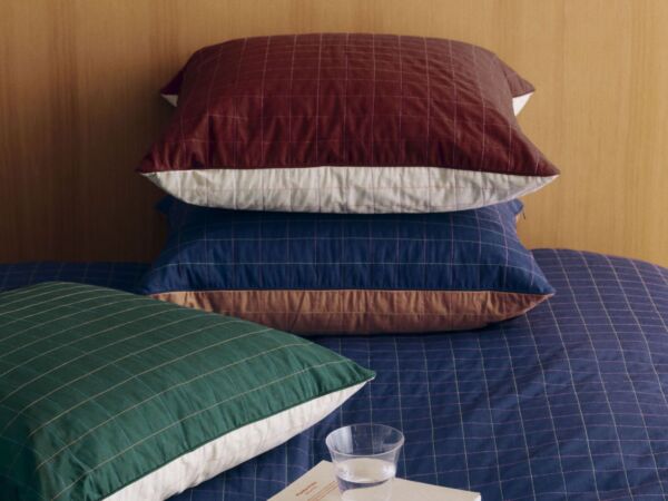 5_Dori Bedspread family midnight blue_Dori Cushion_Curve Tumbler Glass S.jpg