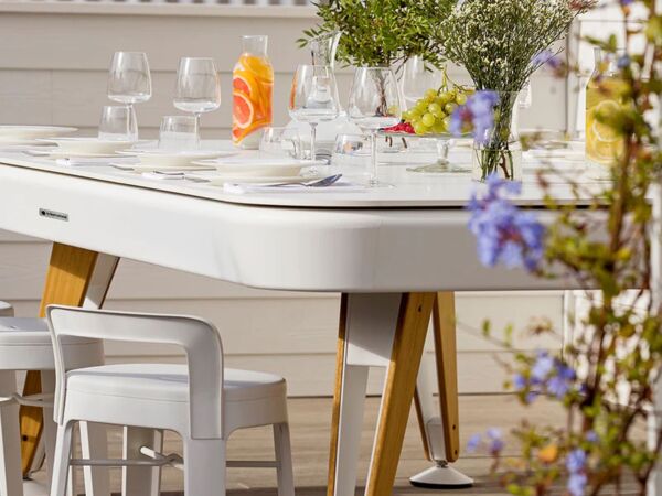 5_Diagonal_top_outdoor_white_ambient_06_web_2.jpg