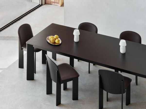 5_AG081-D096-AP58-03BD_Chisel 65 Chair Grano chocolate_AG099-G190-AX04_Chisel 30 Table_AE378-B508_Apollo Portable 04.jpg