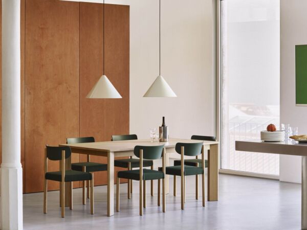 5_AG098-G190-AX03_Chisel 30 Table_AG152-G309-AA07-01SQ_Pack Chair 11 Steelcut 975_AE386-D410-AN54_Compass Pendant 430.jpg