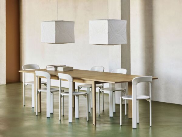 5_AB793-E452-AA51-01UF_Rey Chair_AG100-G192-AX03_Chisel 630 Table_AB318-C262-AB35_Paper Shade Cube.jpg