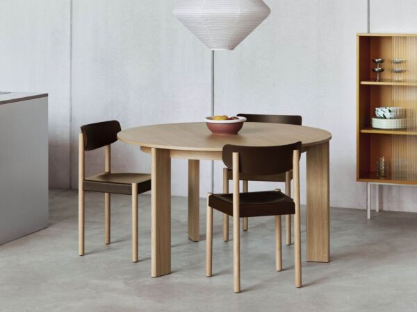5_AG090-G183-AX03_Chisel 20 Table_AG150-G298-AA51-01UF_Pack Chair 10_AB318-F261-AB35_Paper Shade Diamond.jpg