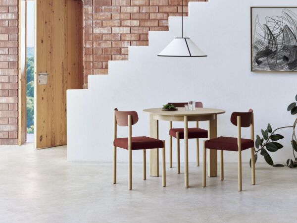 5_AG152-G299-AA07-01MR_Pack Chair 11 Steelcut 655_AG090-G182-AX03_Chisel 20 Table_AE871-E628-AB77_Ava Cone Pendant 500.jpg