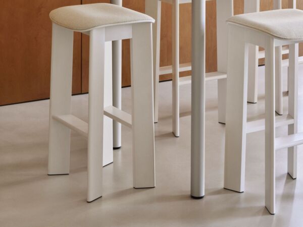 5_AG085-G175-AA04-02CY_Chisel 30 Bar Stool Mode 011_AF205-F305-AT17_Annex Table Flush.jpg