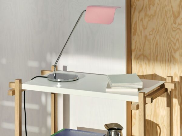 5_Woody Shelving Column Low 2.0 almond white shelves and soaped oak frame_Apex Desk Lamp luis pink.jpg