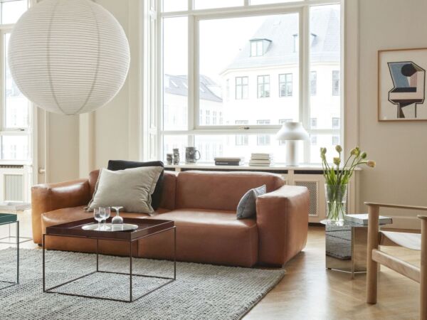 5_Mags Soft Low 2,5 Seater Combination 1_Sense cognac light grey stitching_Tray Table Coffee Chocolate High Gloss.Jpg