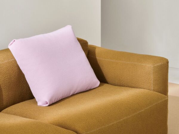 5_Mags Soft Low Armrest 2,5 Seater Combination 1 flamiber olive beige stitches_Mags Cushion 09 vidar 0526.jpg