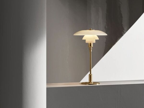 5_Louis Poulsen 3 2 Table01.jpg