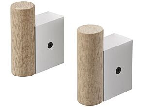 1_attach-coat-hooks-aluminum-oak-2-set-muuto-5000x5000-hi-res.jpg