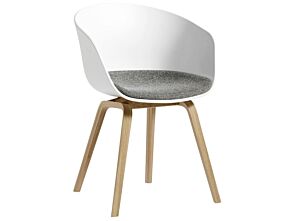 1_AA207-D344-AA25-01CM_AAC 22 white 2.0 shell_seat uph Hallingdal 126_wb lacquer oak base (1).jpg