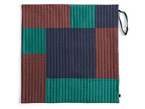 1_AE932-A780-AS33_HAY Dogs Travel Blanket 80x80 burgundy_green_blue 01 quilted.jpg